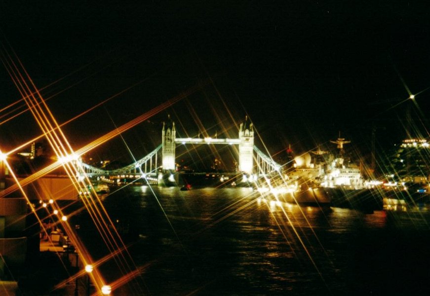 2001.09.14 01.19 london towerbridge veraf ster
